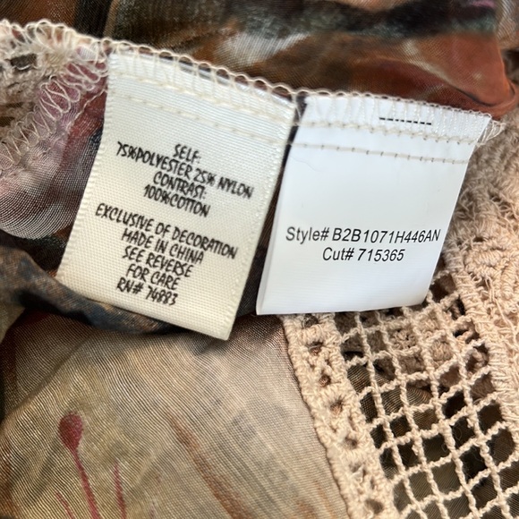 NWT Adiva Floral Fushion Rose Print Crochet Lace Pintucked Top in Beige - M - Picture 10 of 11